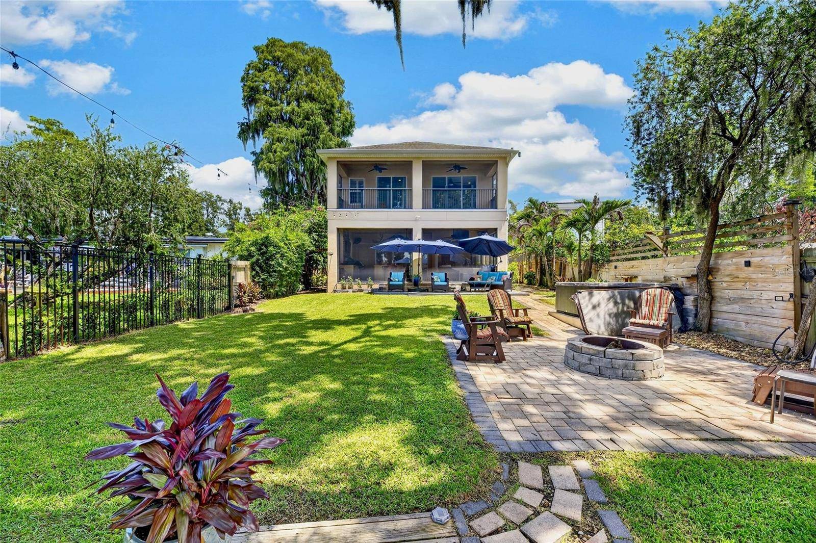 303 W CHAPMAN RD, Lutz, FL 33548