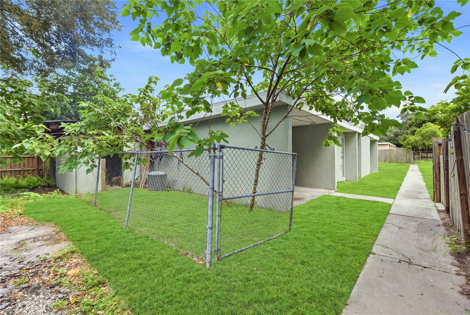 1009 E HOLLAND AVE, Tampa, FL 33612