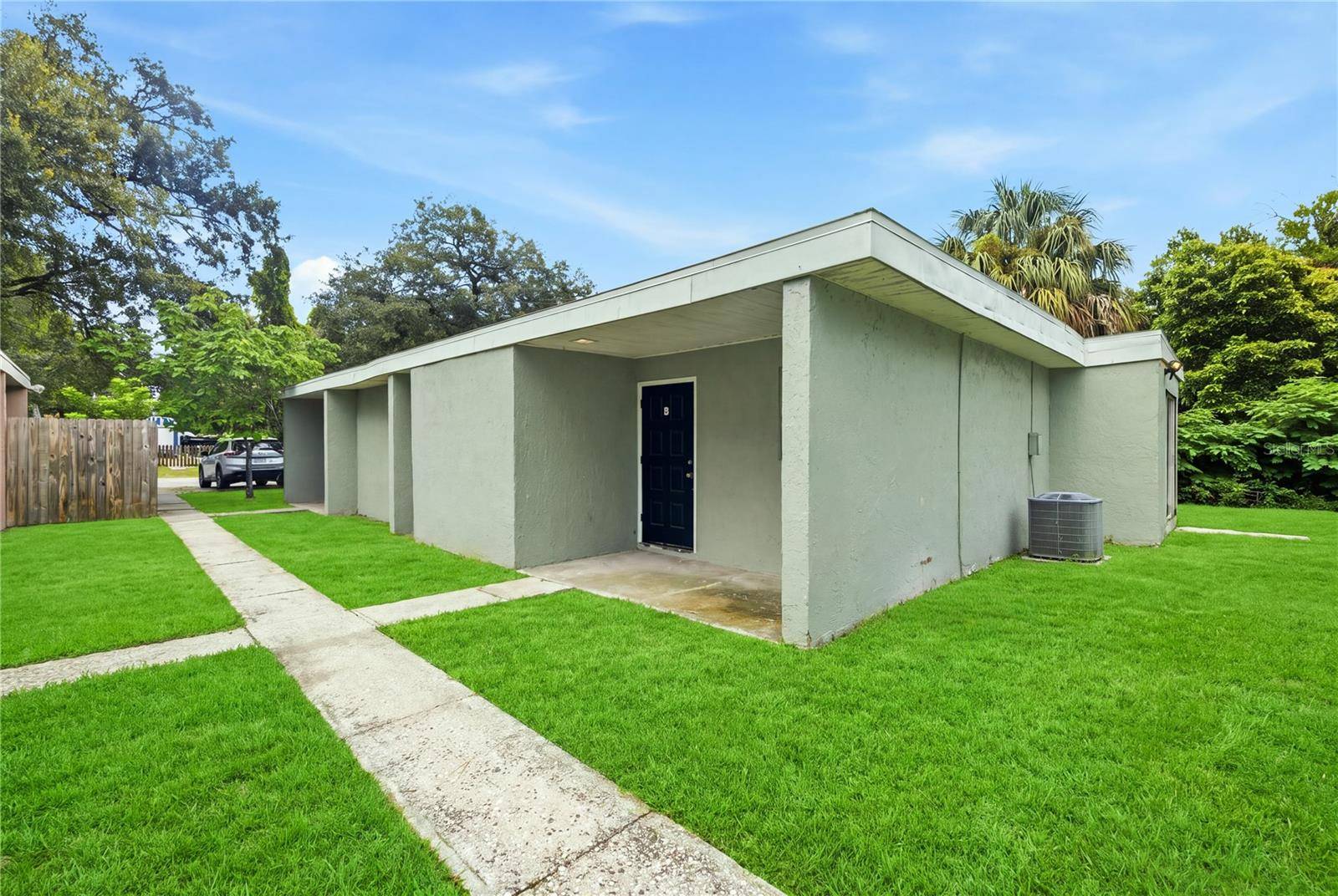 1009 E HOLLAND AVE, Tampa, FL 33612