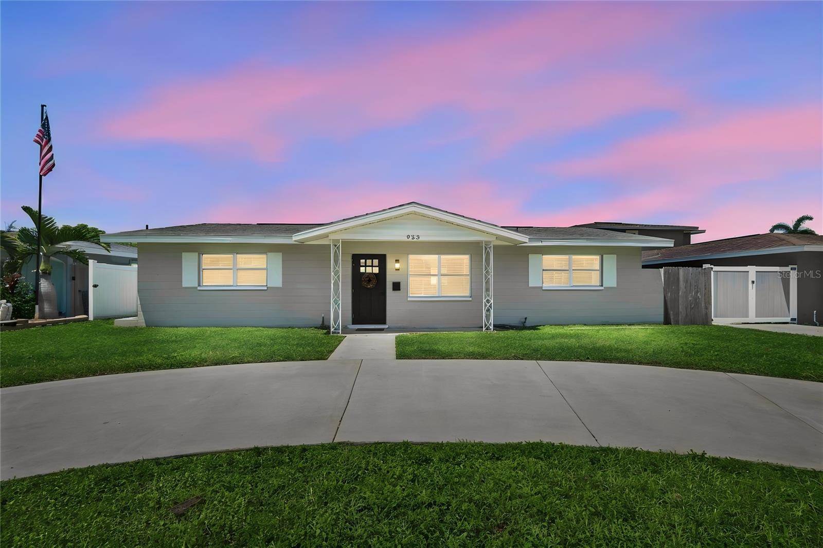 933 41ST AVE NE, St Petersburg, FL 33703