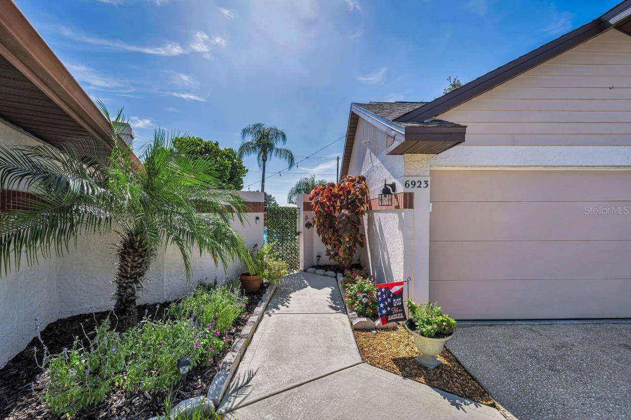 6923 SILVERMILL DR, Tampa, FL 33635