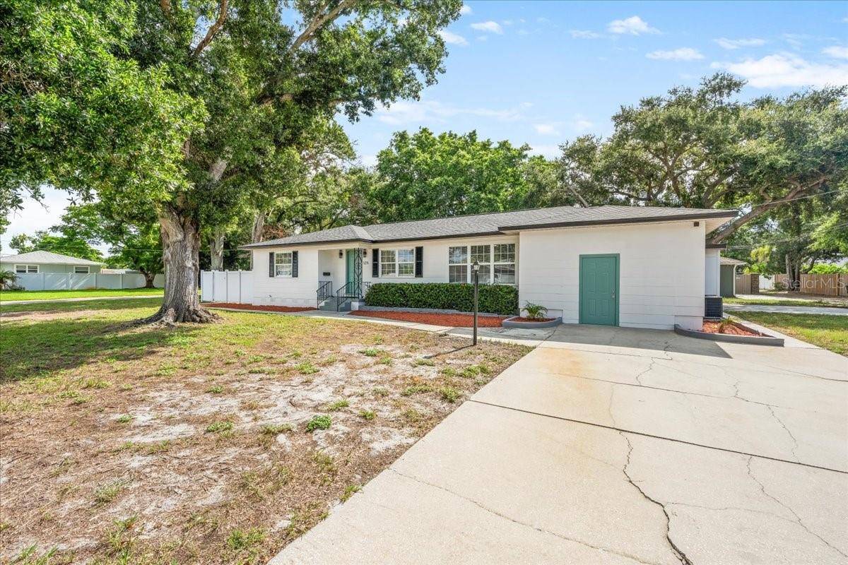 125 61ST ST N, St Petersburg, FL 33710