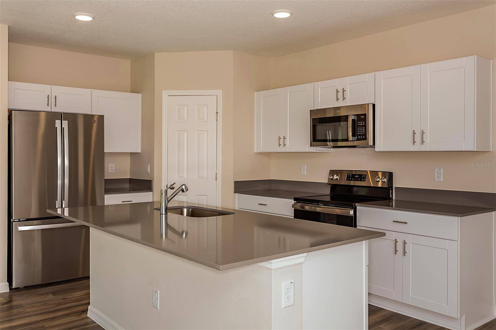 2154 LAWSON WAY, Zephyrhills, FL 33541