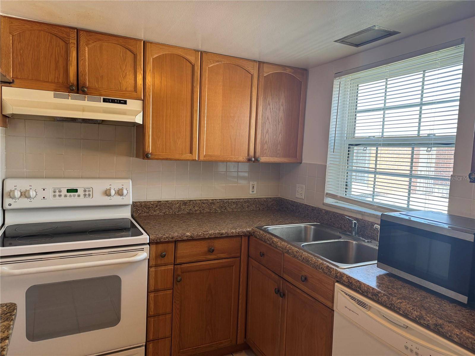 8542 10TH ST N #C, St Petersburg, FL 33702