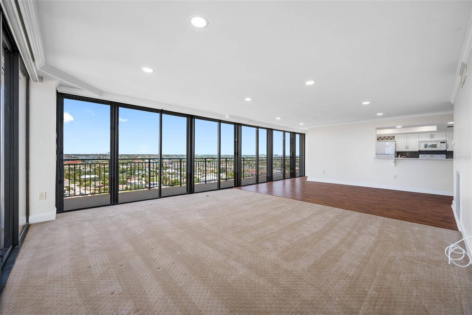7600 BAYSHORE DR #1206, Treasure Island, FL 33706
