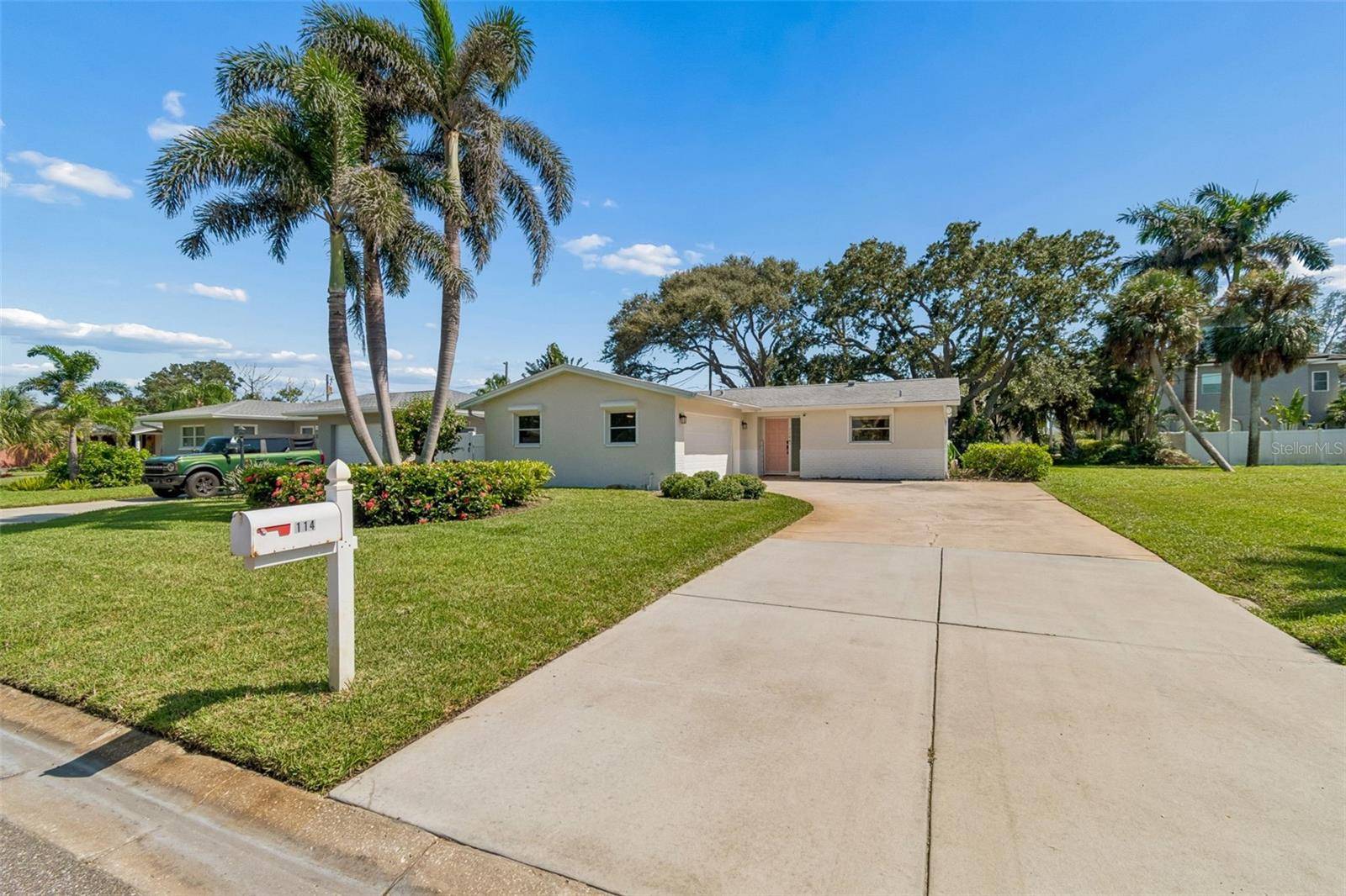 114 8TH ST, Belleair Beach, FL 33786