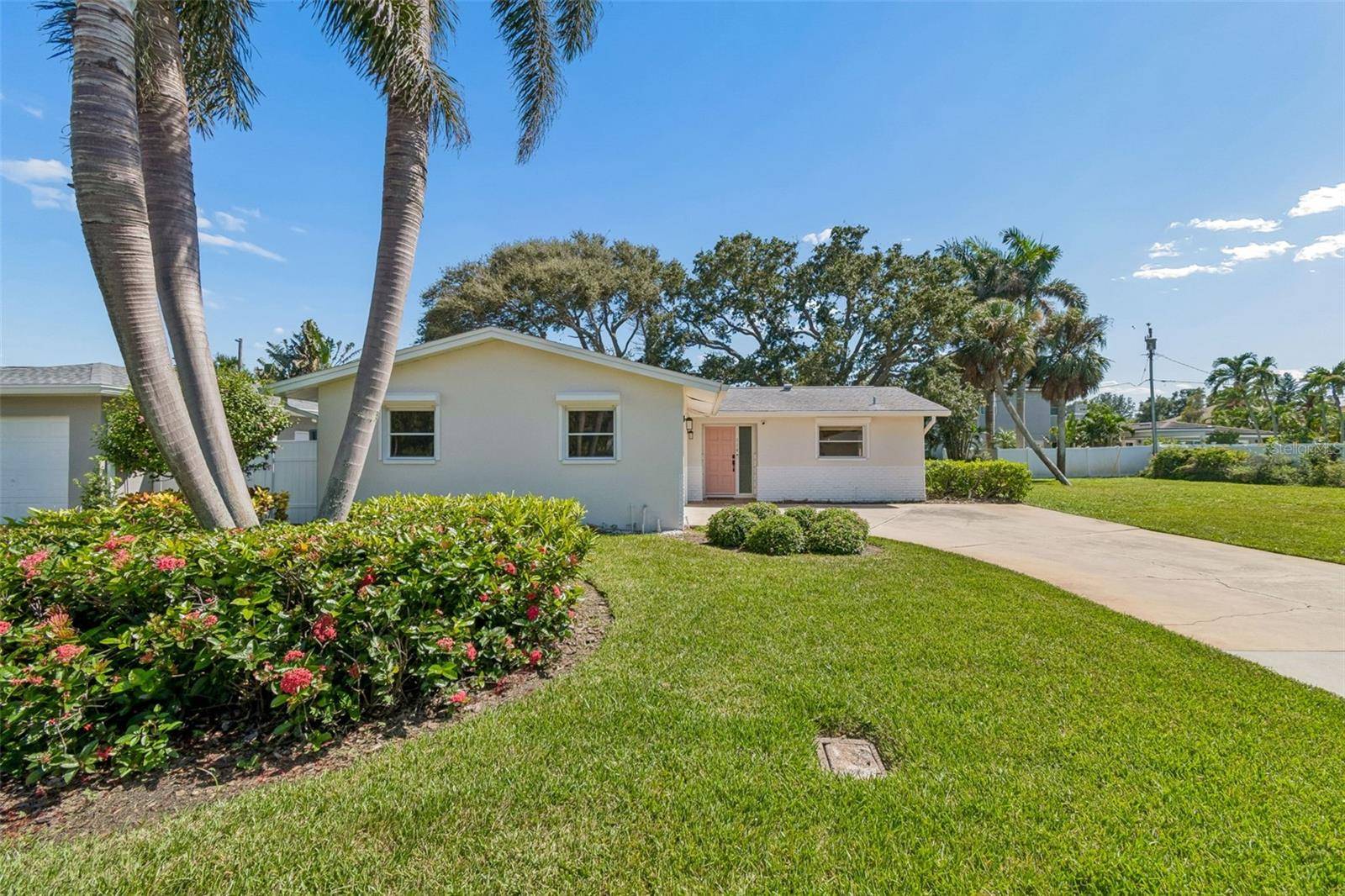114 8TH ST, Belleair Beach, FL 33786