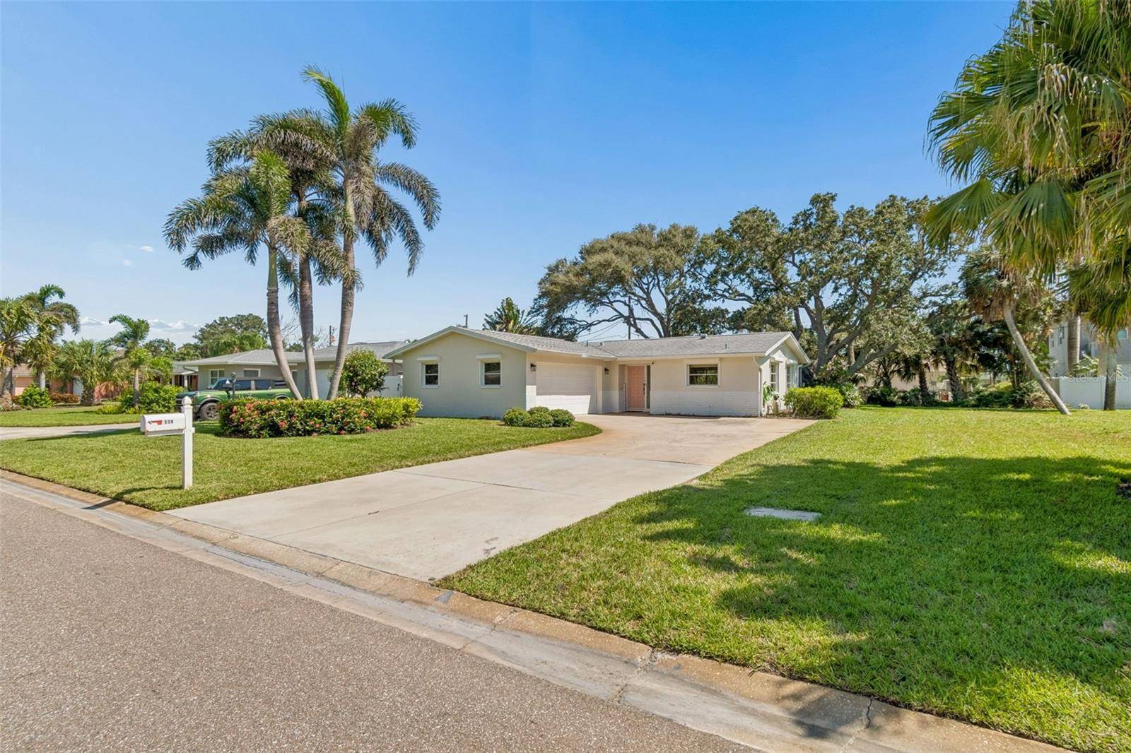 114 8TH ST, Belleair Beach, FL 33786