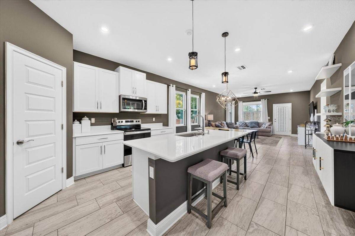 1821 27TH ST S, St Petersburg, FL 33712