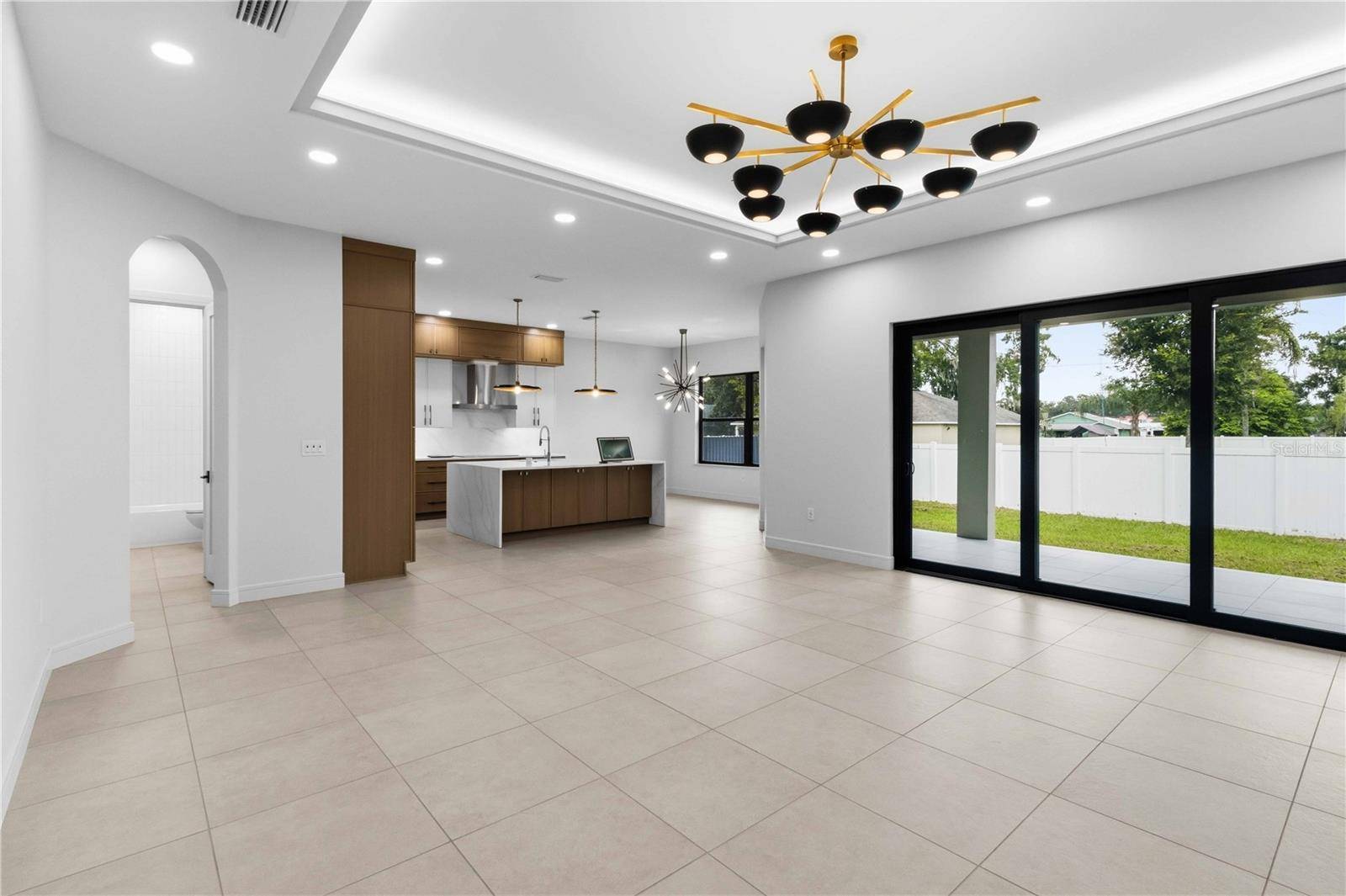 104 S MAKI RD, Plant City, FL 33563