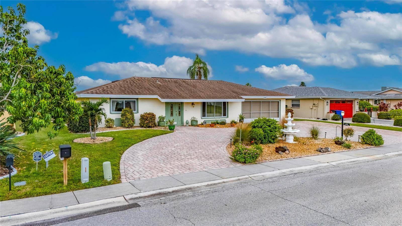 1516 NEW BEDFORD DR, Sun City Center, FL 33573