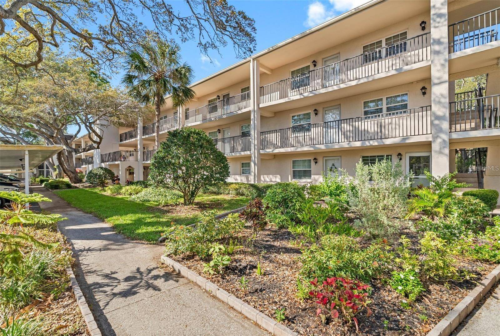 870 VIRGINIA ST #104, Dunedin, FL 34698