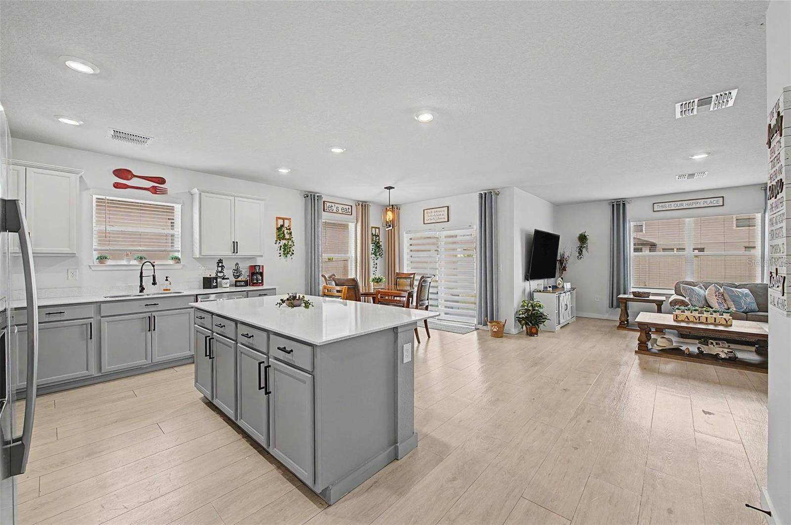 30154 MARQUETTE AVE, Wesley Chapel, FL 33545