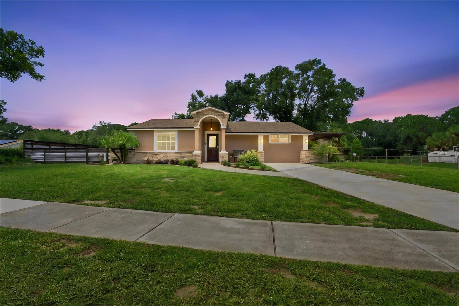 9020 AUBURN WAY, Tampa, FL 33615