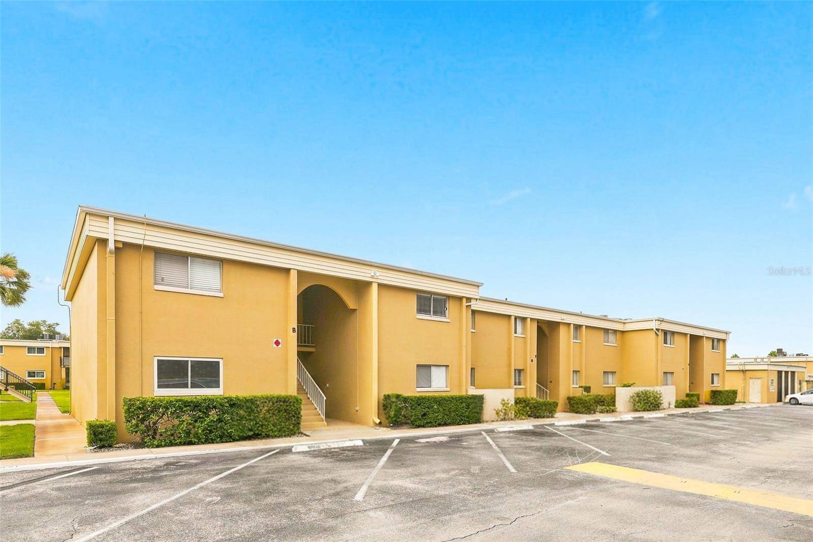 1000 LAKE OF THE WOODS BLVD #B202, Fern Park, FL 32730
