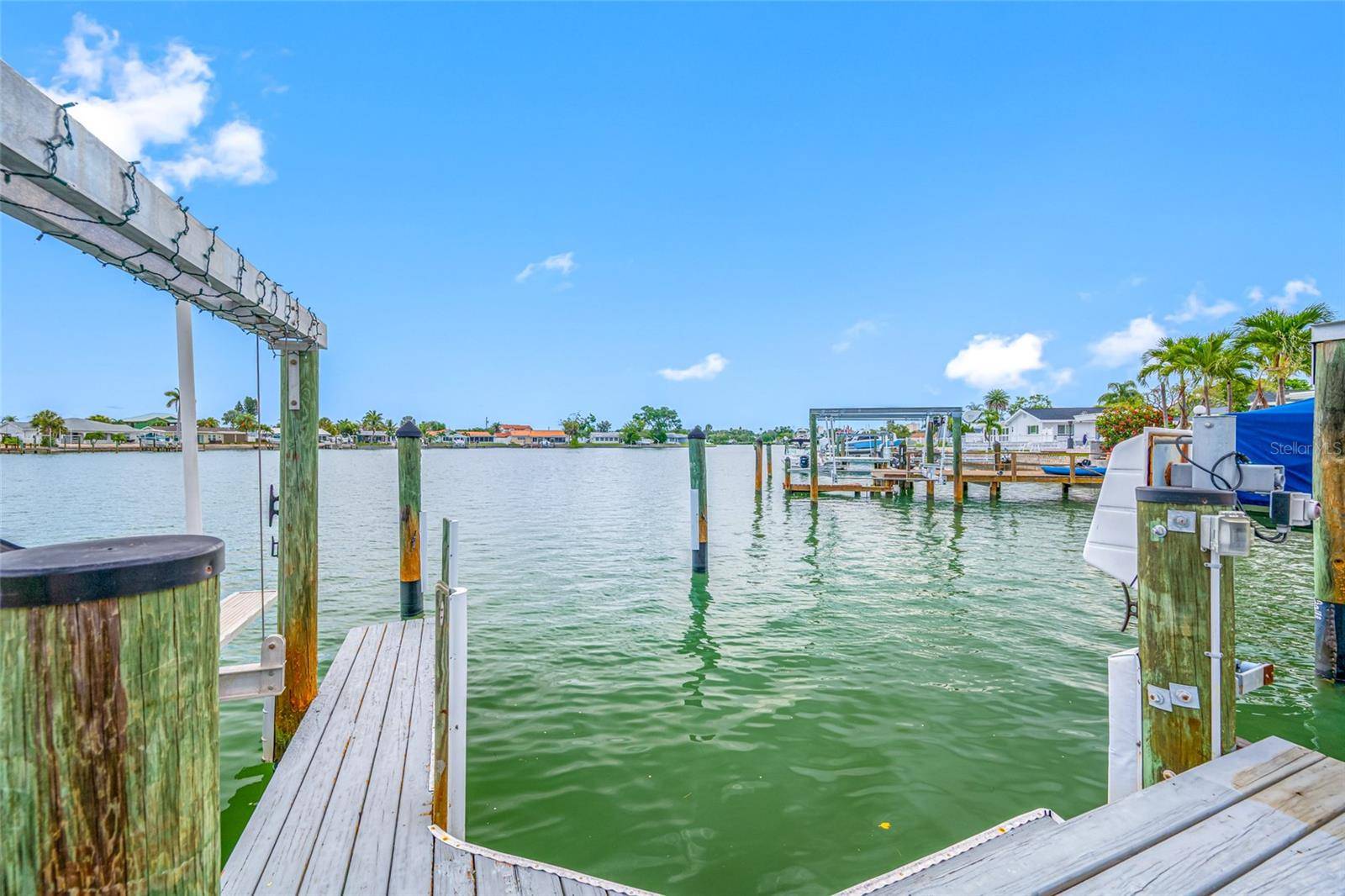 560 79TH ST S, St Petersburg, FL 33707