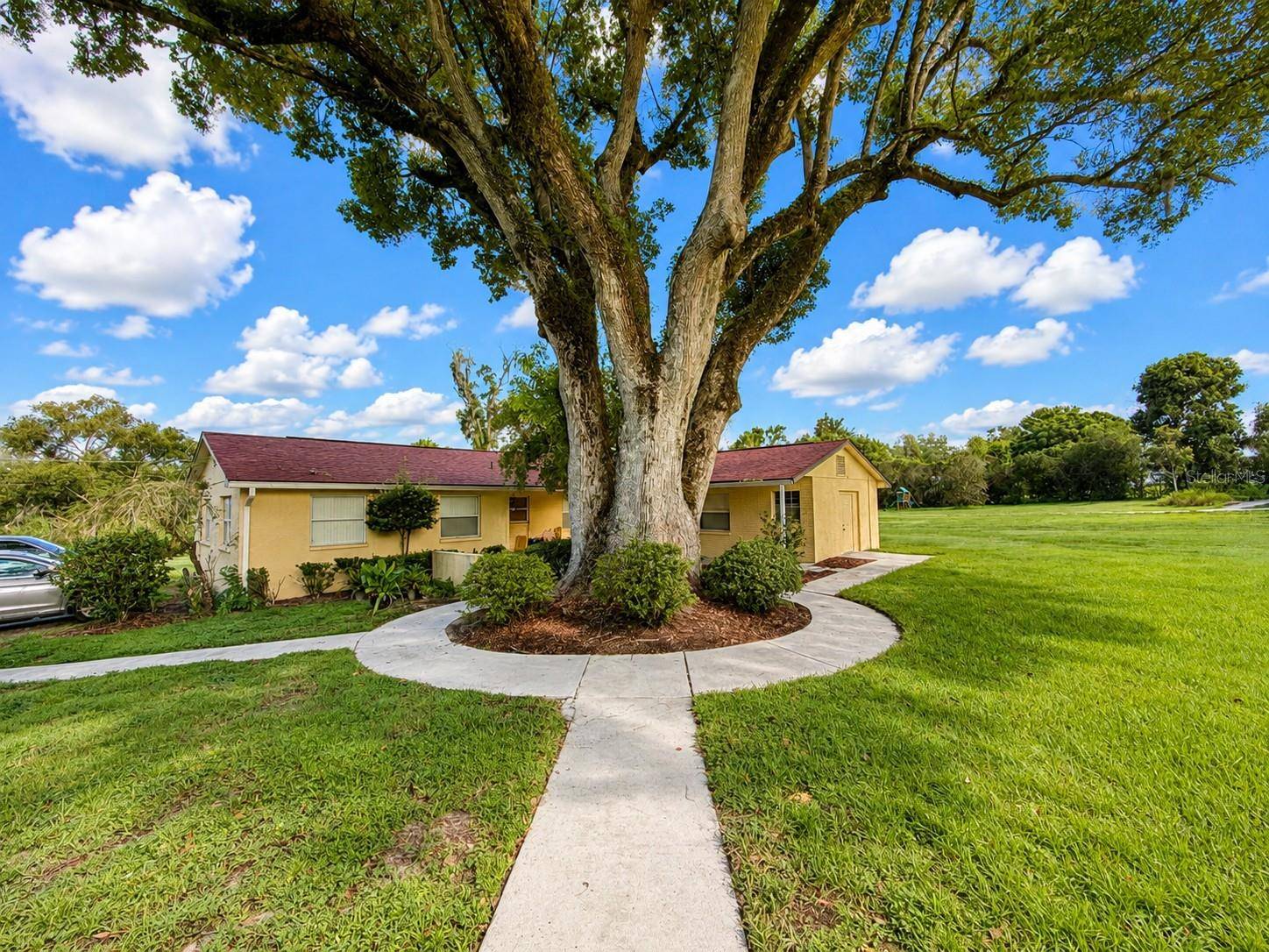 37701 CAMPHOR DR, Dade City, FL 33525