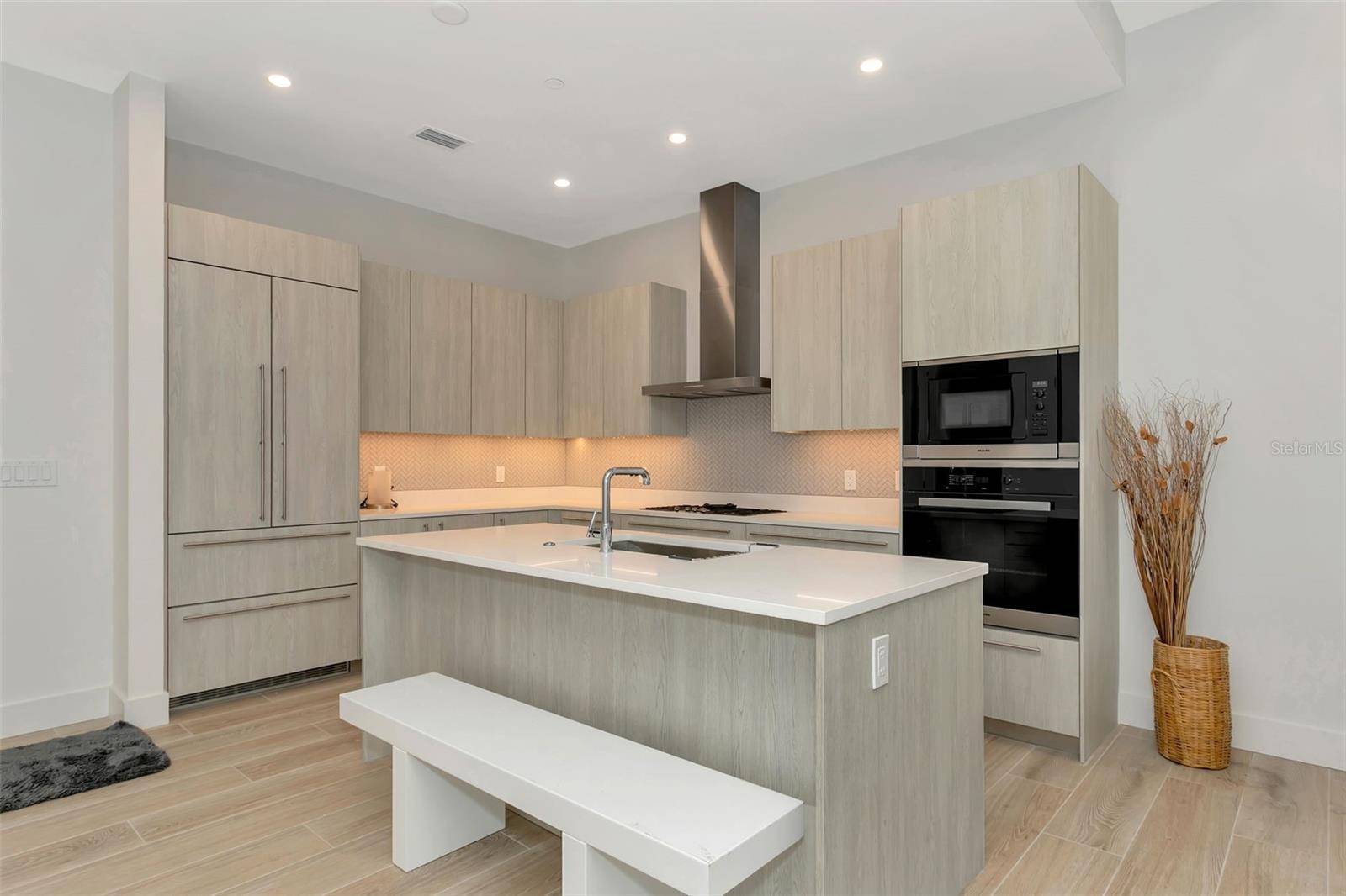 33 S PALM AVE #1202, Sarasota, FL 34236