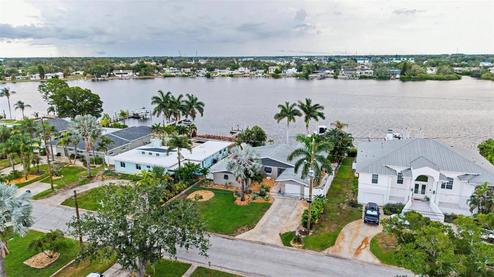 704 BAYSHORE DR, Tarpon Springs, FL 34689