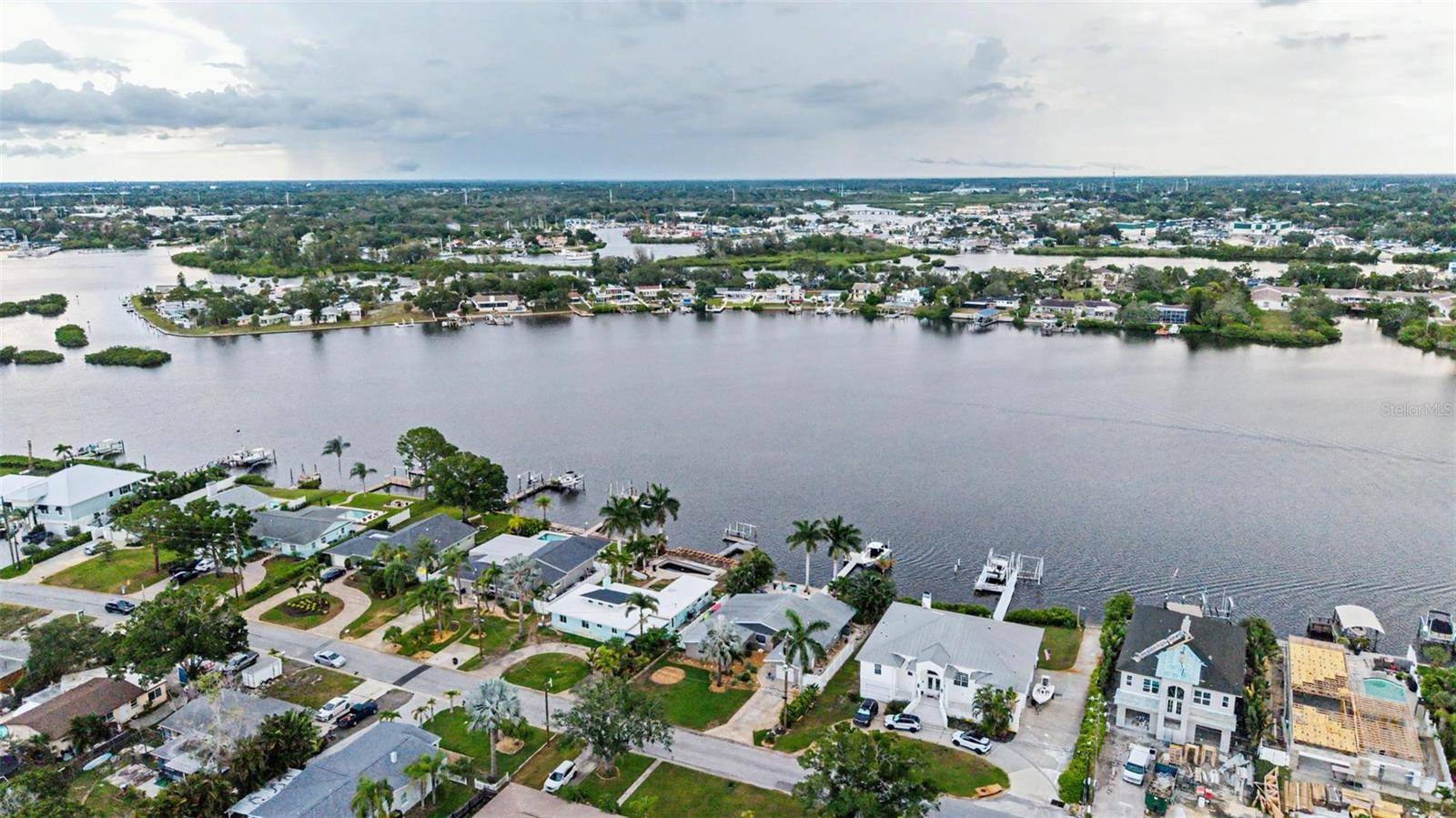 704 BAYSHORE DR, Tarpon Springs, FL 34689