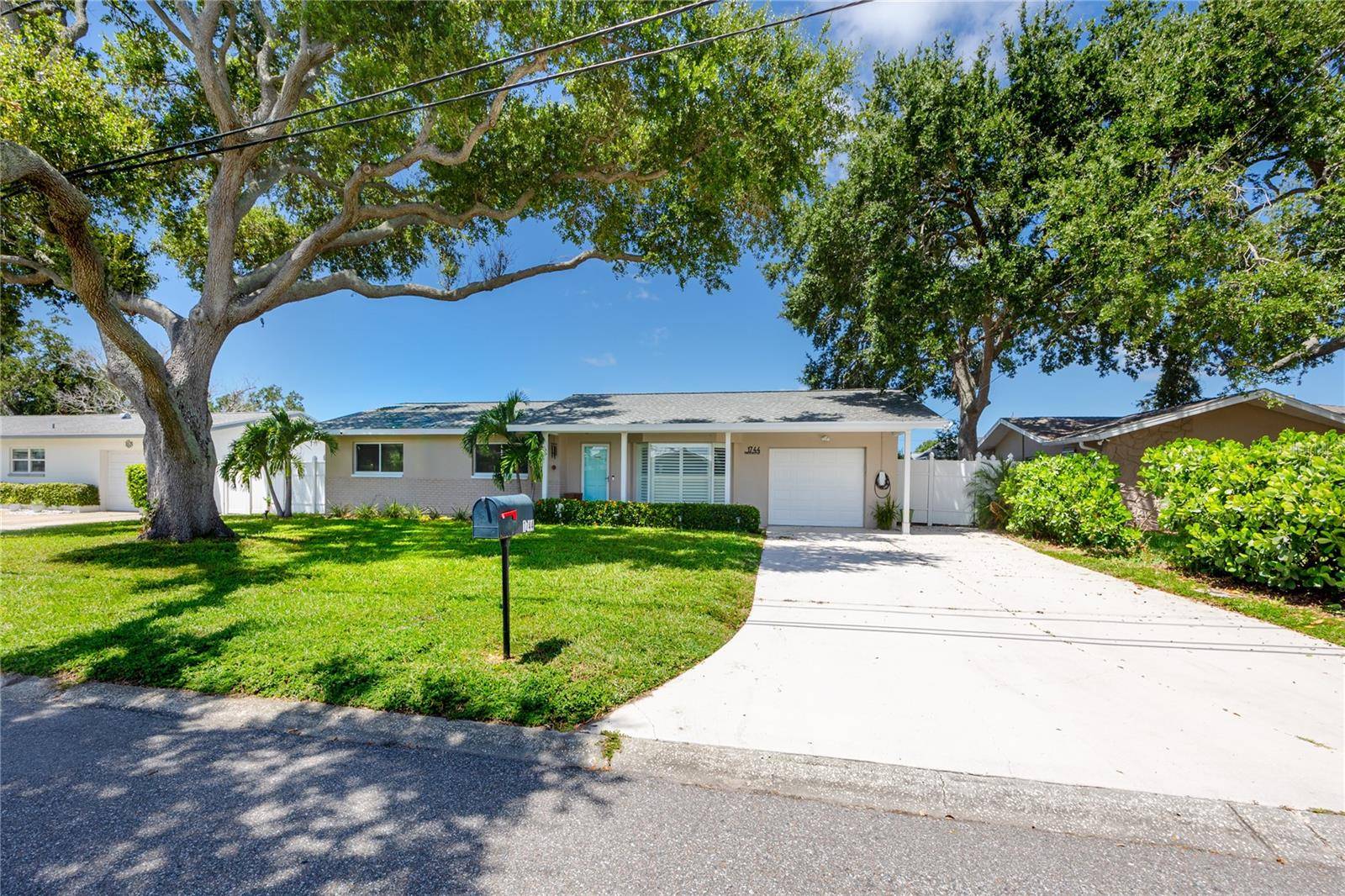 1744 HARBOR CIR E, Largo, FL 33770