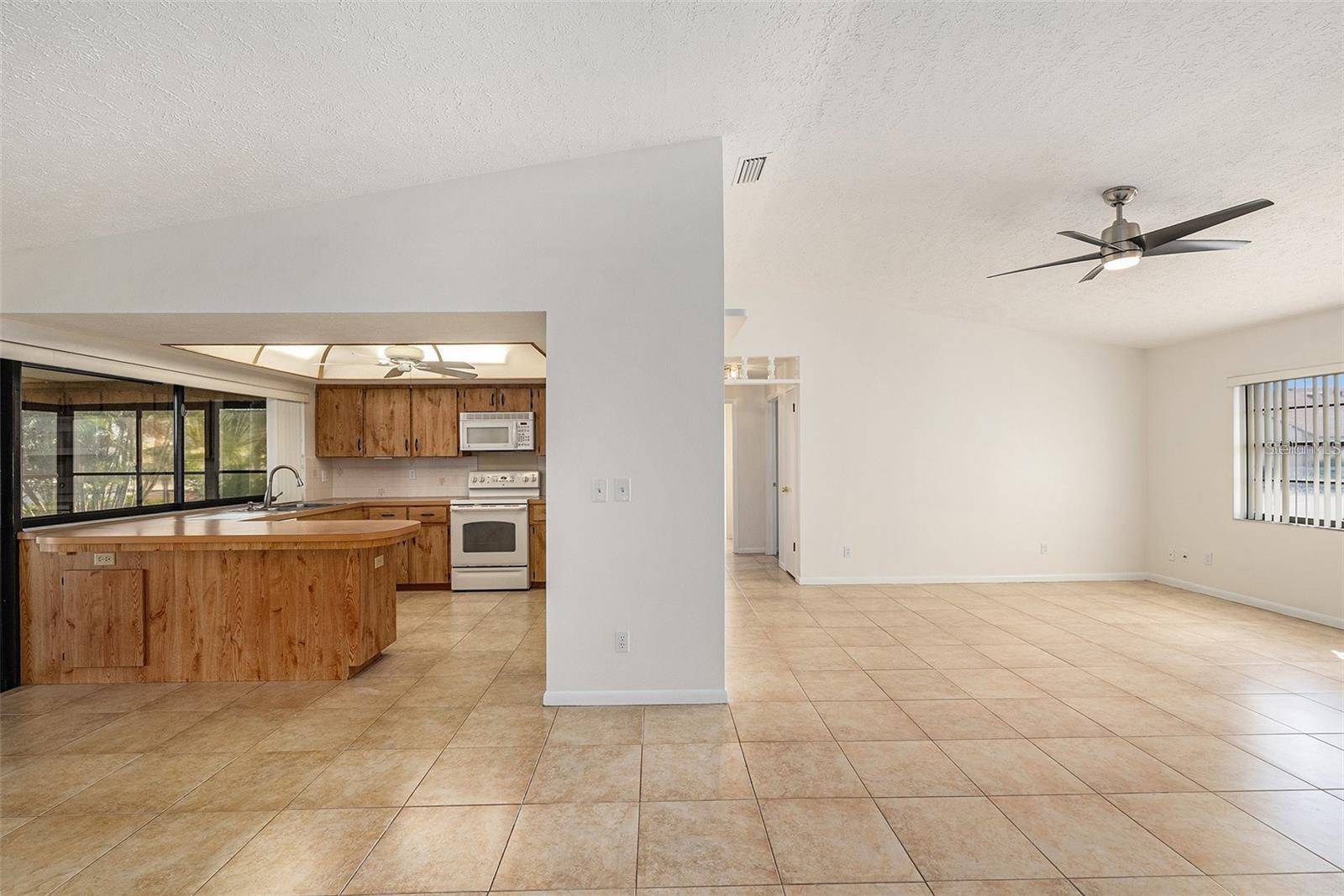 909 CHIPAWAY DR, Apollo Beach, FL 33572