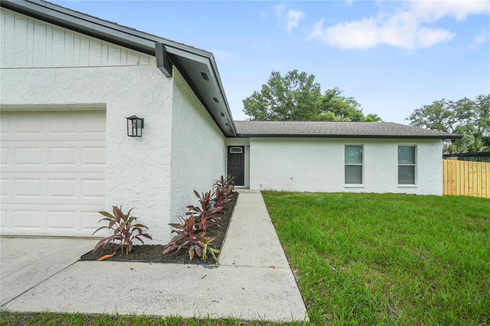 1901 LAKEVIEW DR, Brandon, FL 33511