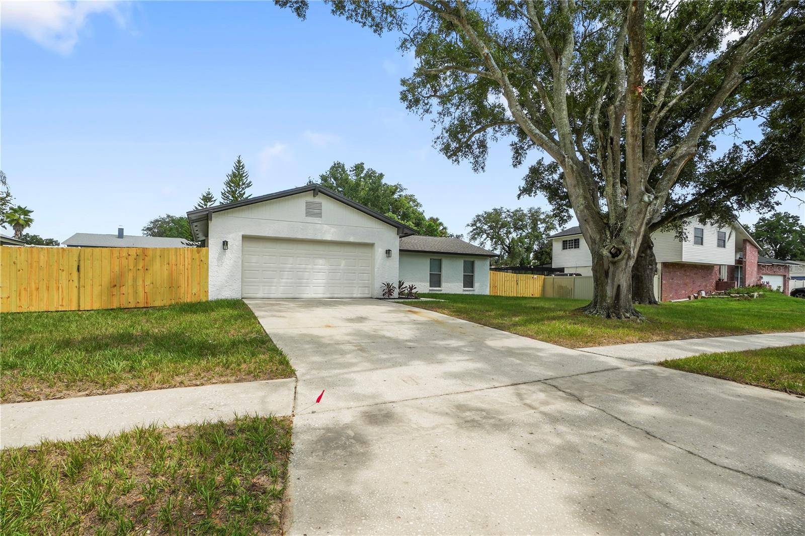 1901 LAKEVIEW DR, Brandon, FL 33511