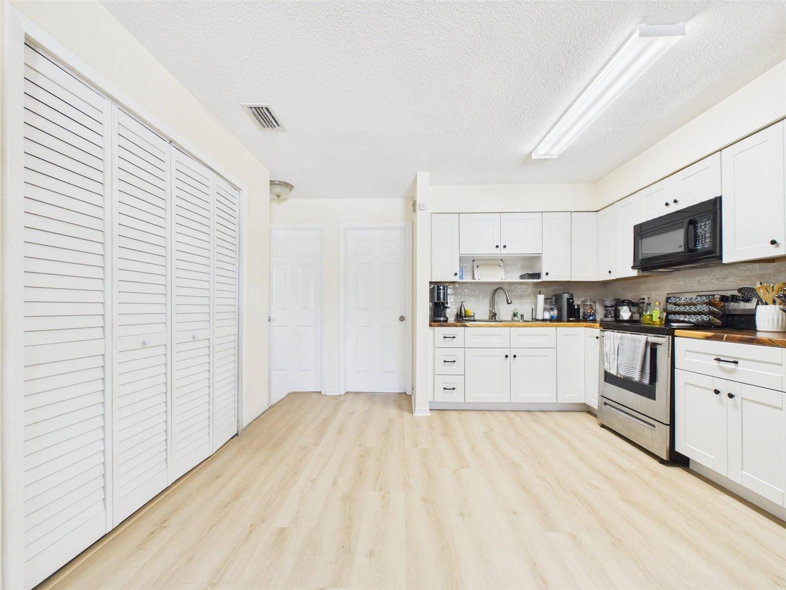 1411 E 109TH AVE #B, Tampa, FL 33612