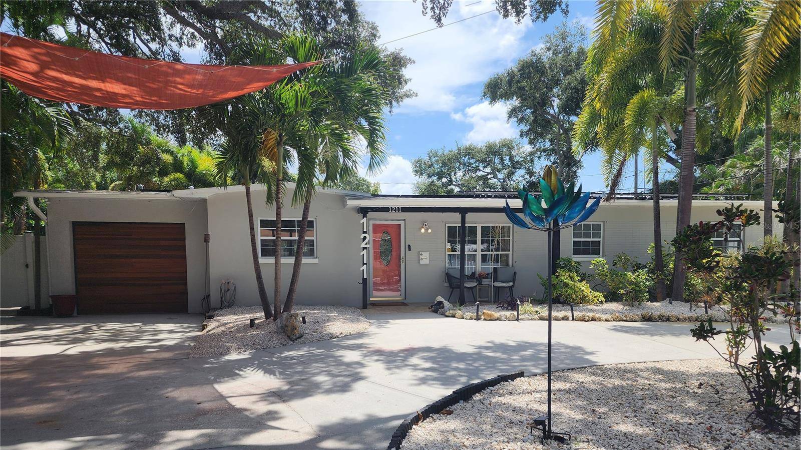 1211 RUSSELL DR N, St Petersburg, FL 33710