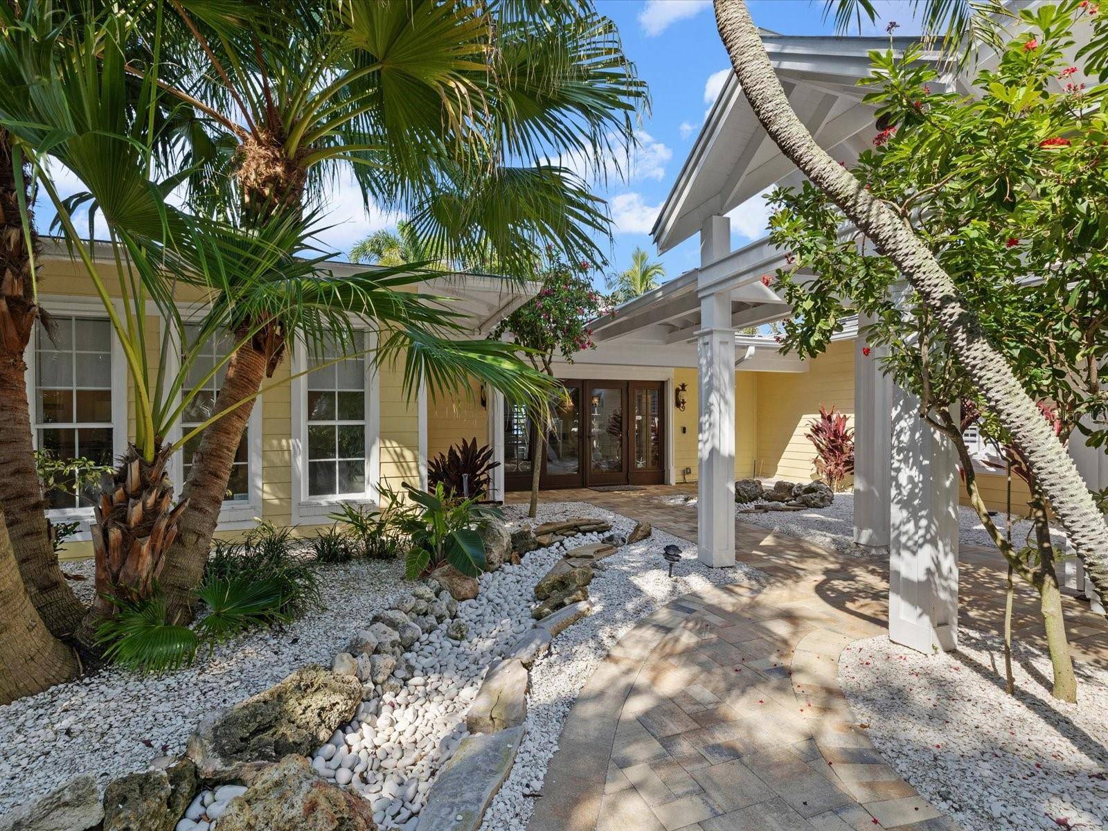 1828 VENETIAN POINT DR, Clearwater, FL 33755