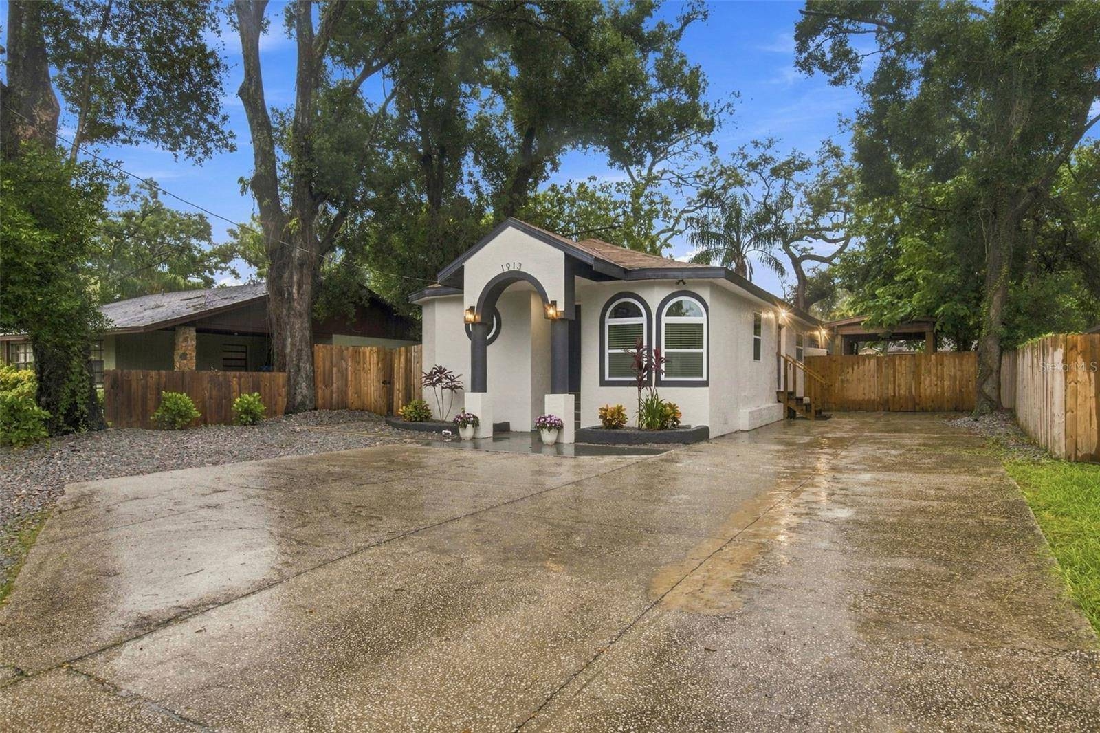 1913 E HANNA AVE, Tampa, FL 33610