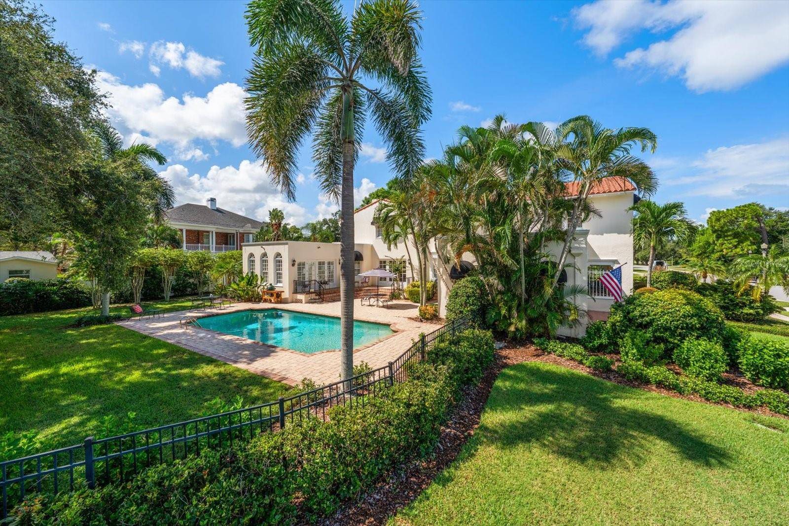 561 PALMETTO RD, Belleair, FL 33756