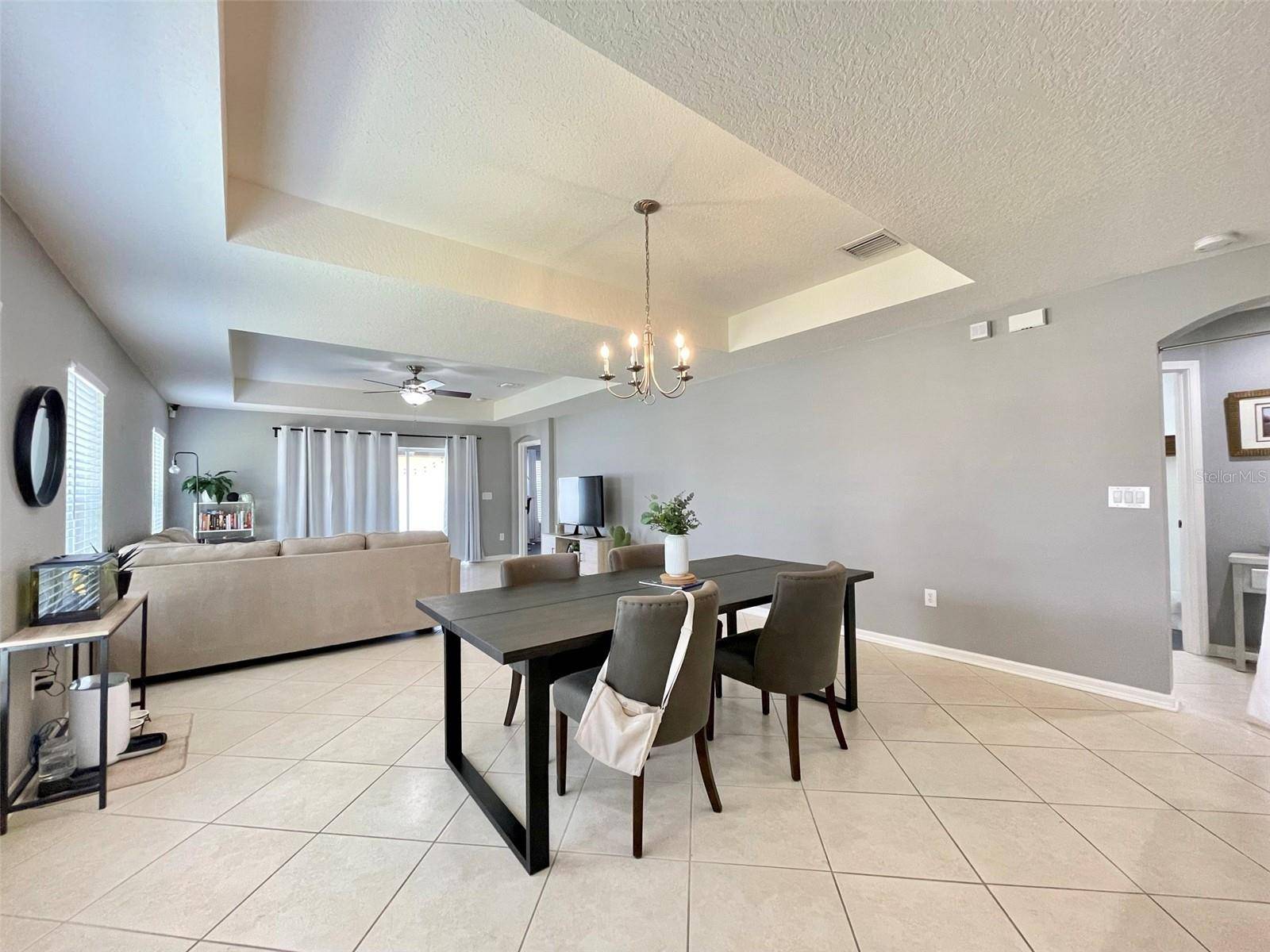 8227 MIDNIGHT SUN CT, Riverview, FL 33578