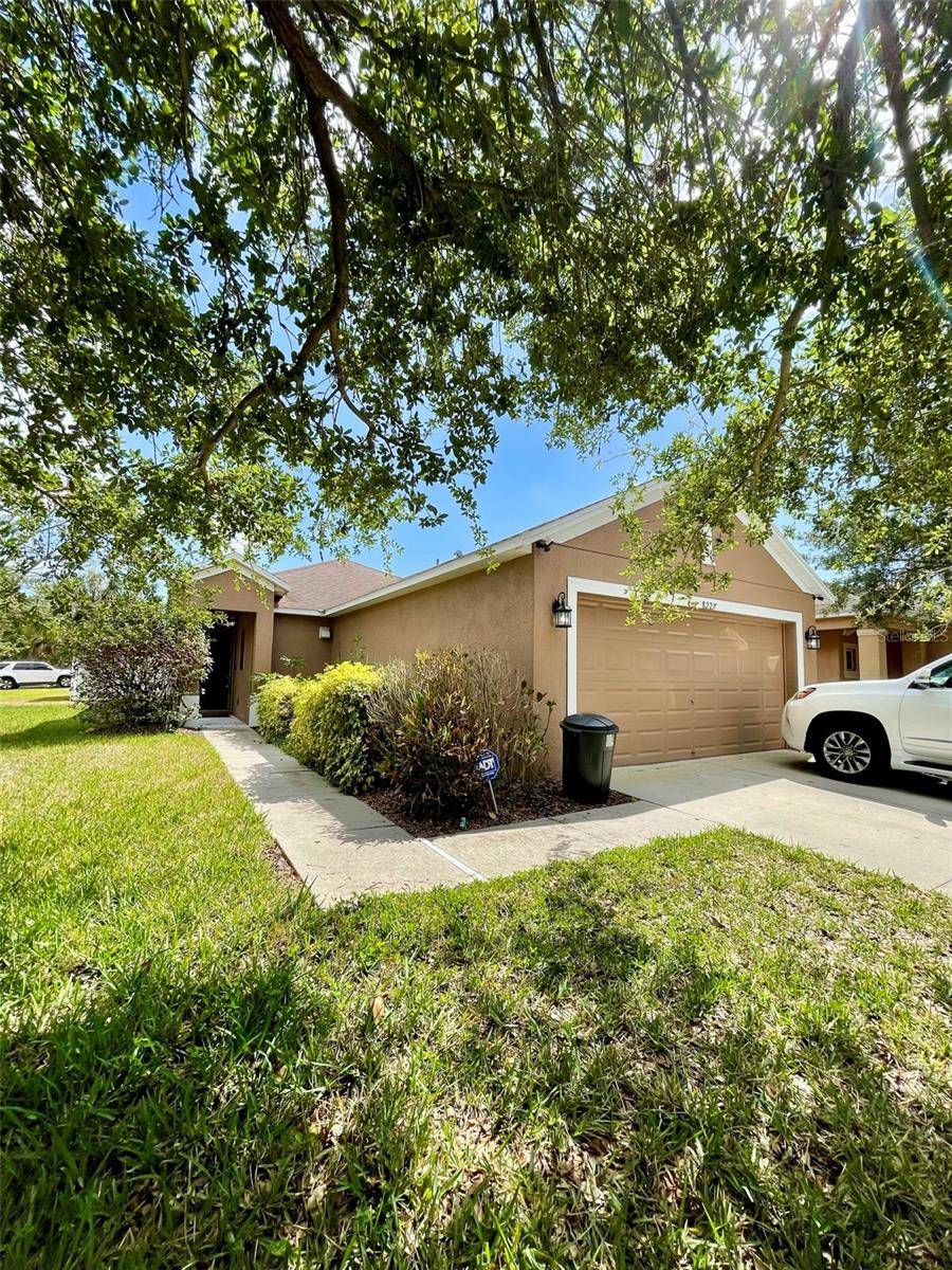 8227 MIDNIGHT SUN CT, Riverview, FL 33578