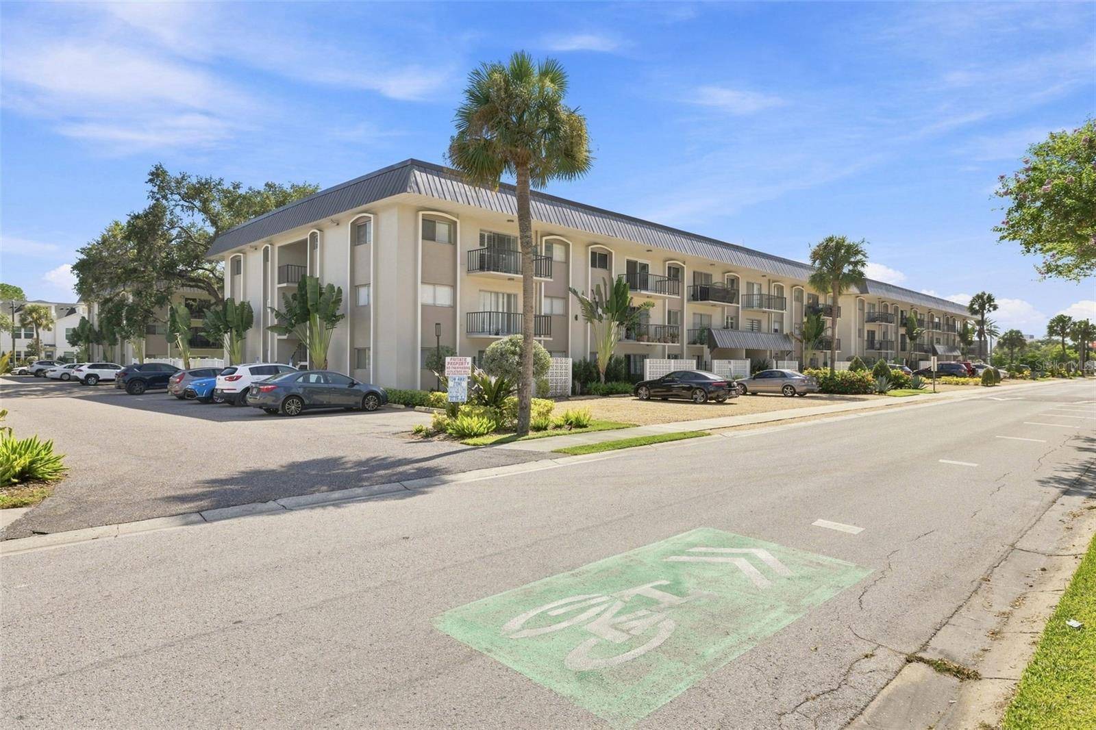 4606 W GRAY ST #301, Tampa, FL 33609