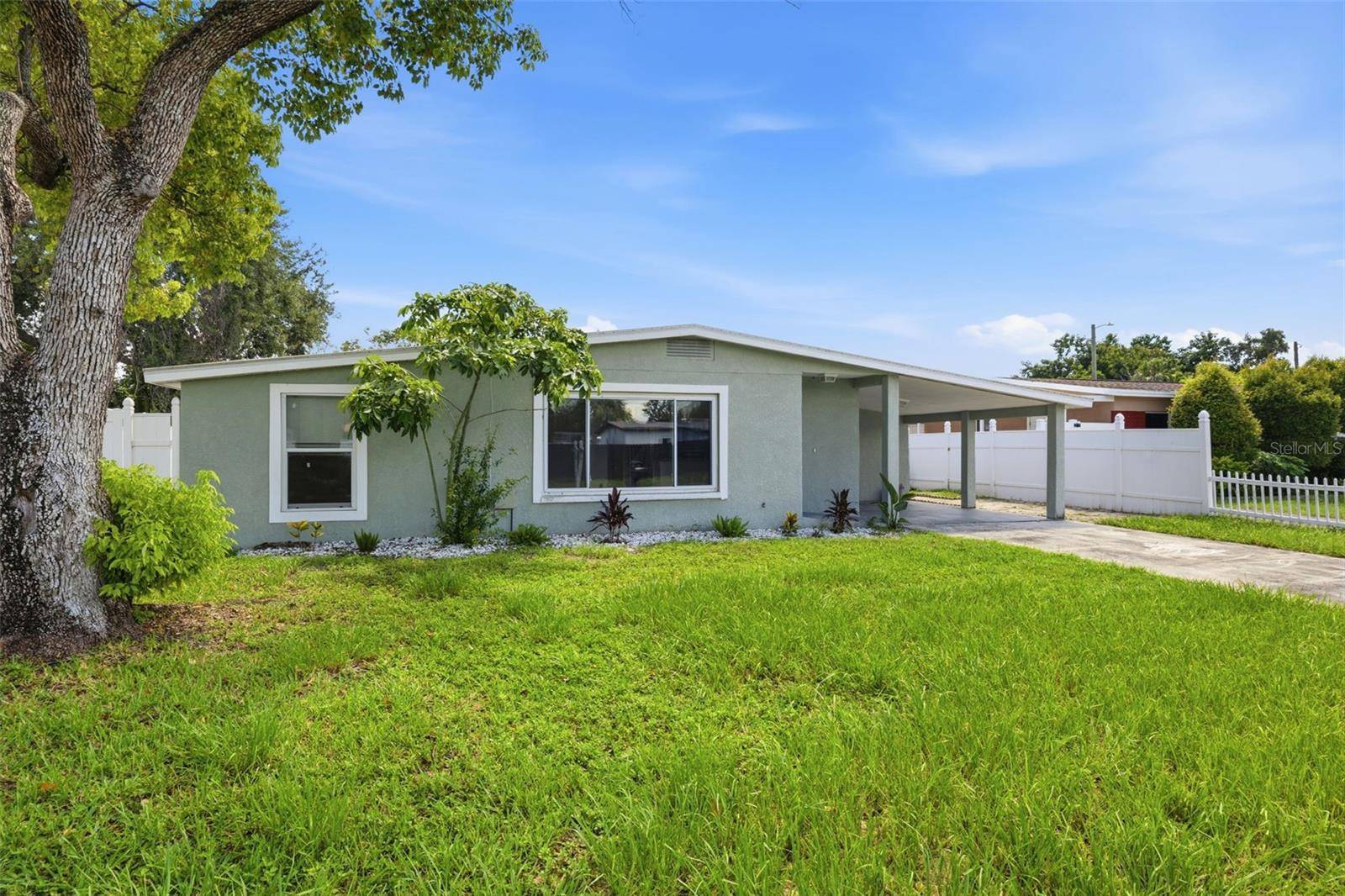 7806 TANGLEWOOD LN, Tampa, FL 33615