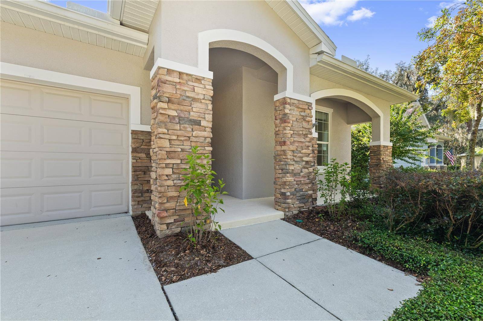 15842 STARLING WATER DR, Lithia, FL 33547