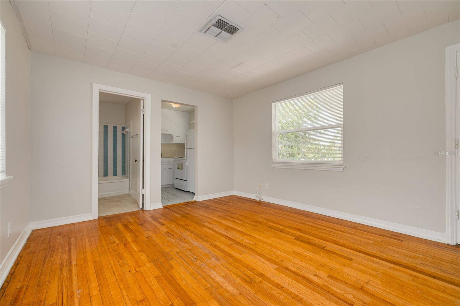 301 24TH AVE N, St Petersburg, FL 33704