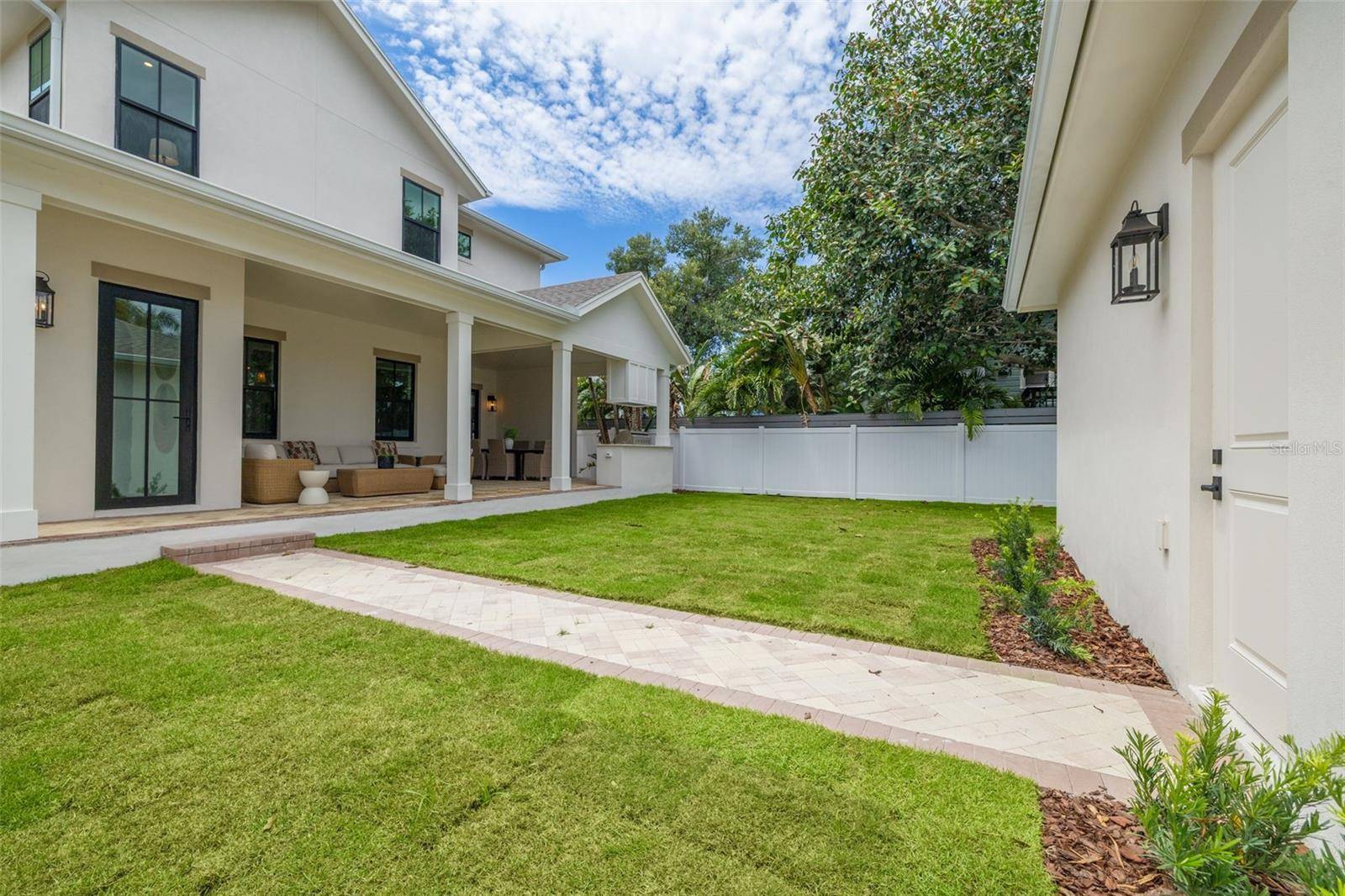 1037 26TH AVE N, St Petersburg, FL 33704