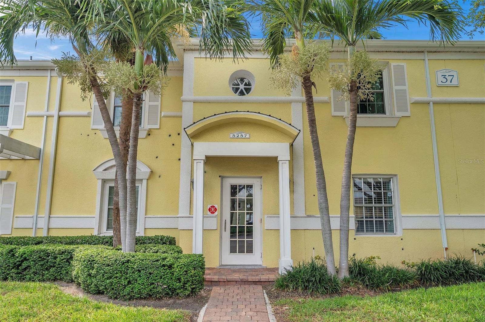 5257 BEACH DR SE #D, St Petersburg, FL 33705