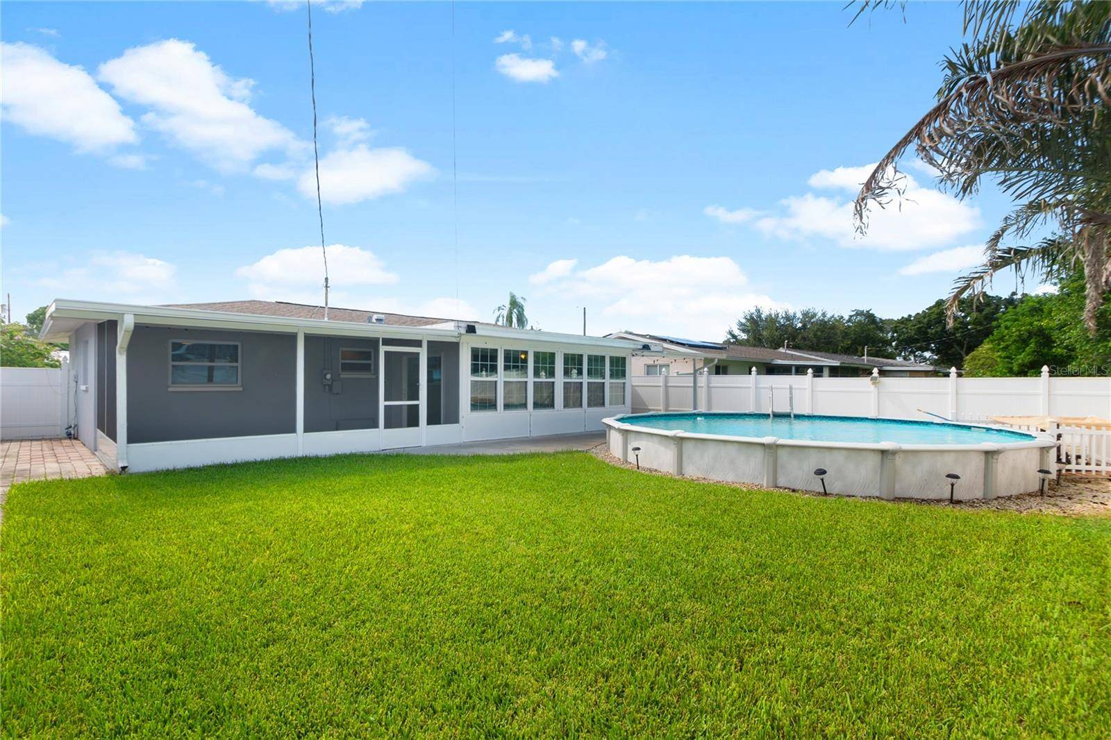 487 LAKE HILL LN, Largo, FL 33771