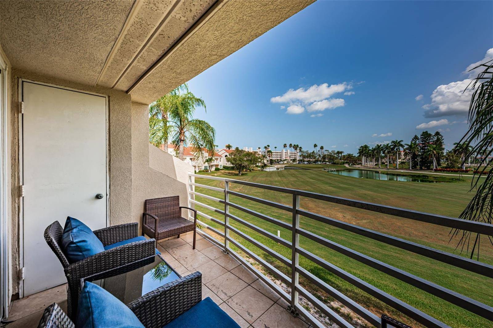 6020 BAHIA DEL MAR CIR #226, St Petersburg, FL 33715