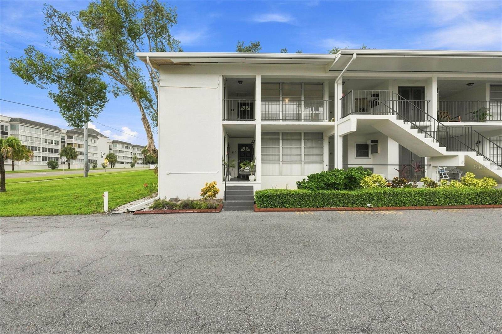 2950 W BAY DR #B1, Belleair Bluffs, FL 33770