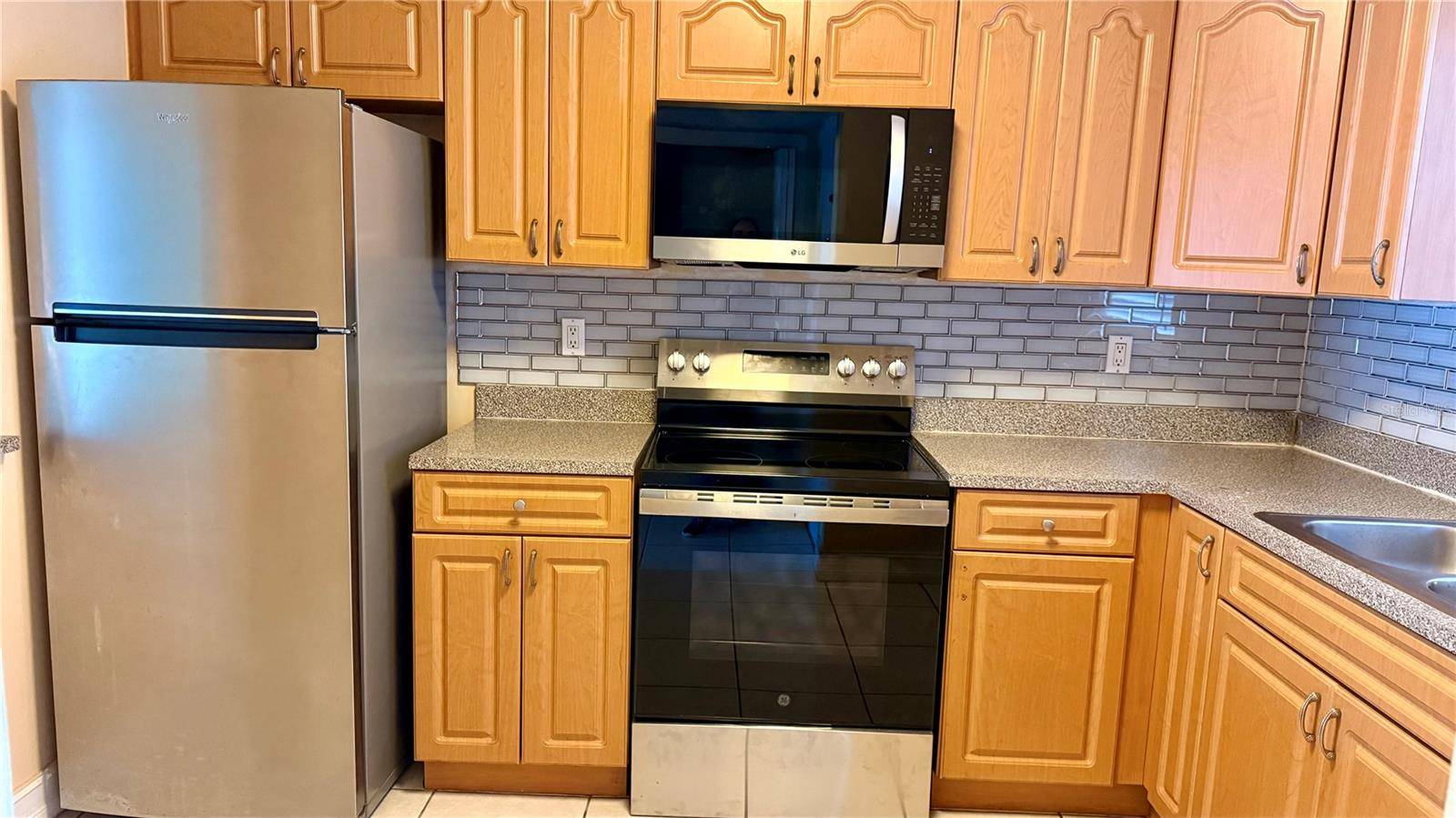 2830 SOMERSET PARK DR #202, Tampa, FL 33613