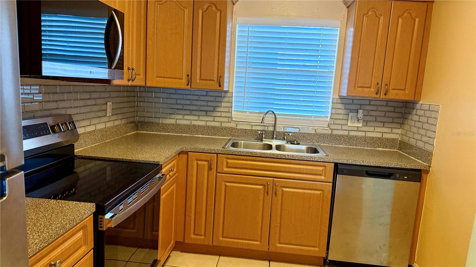 2830 SOMERSET PARK DR #202, Tampa, FL 33613