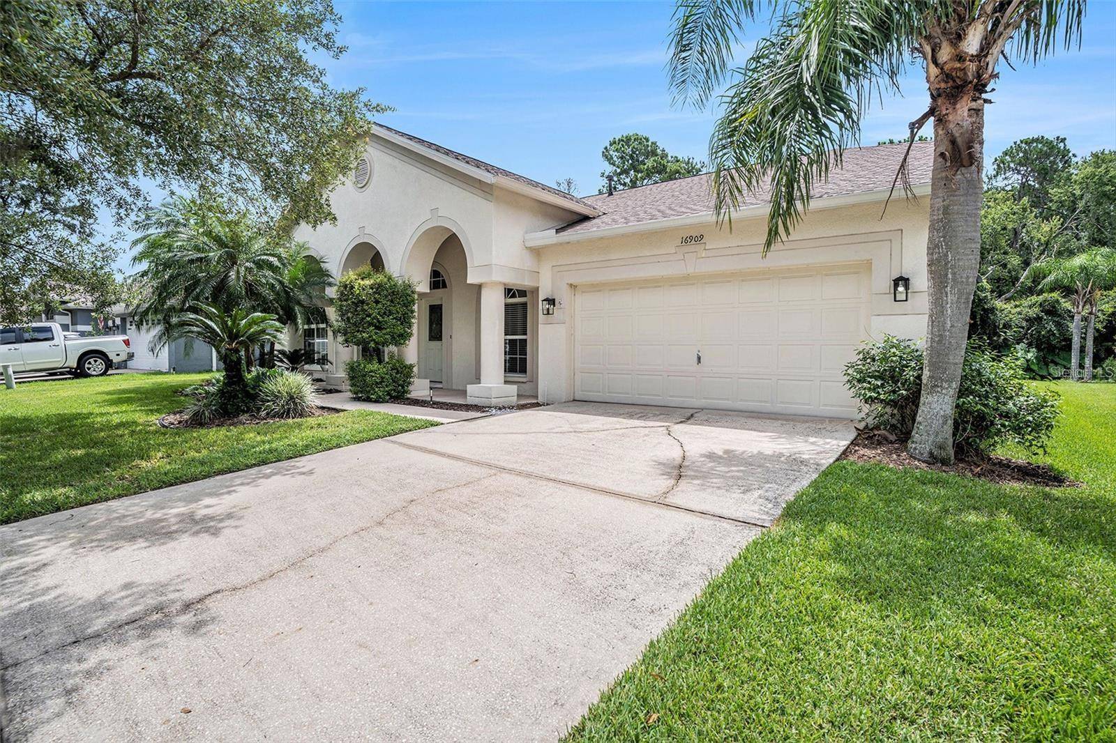 16909 FALCONRIDGE RD, Lithia, FL 33547