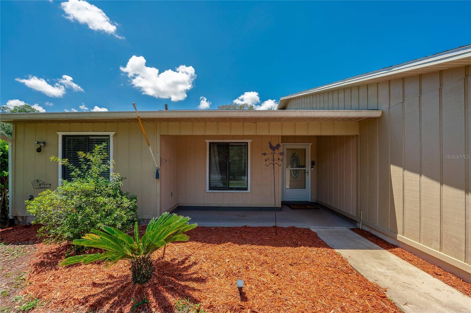 1040 W VILLAGE GREEN RD, Deland, FL 32720