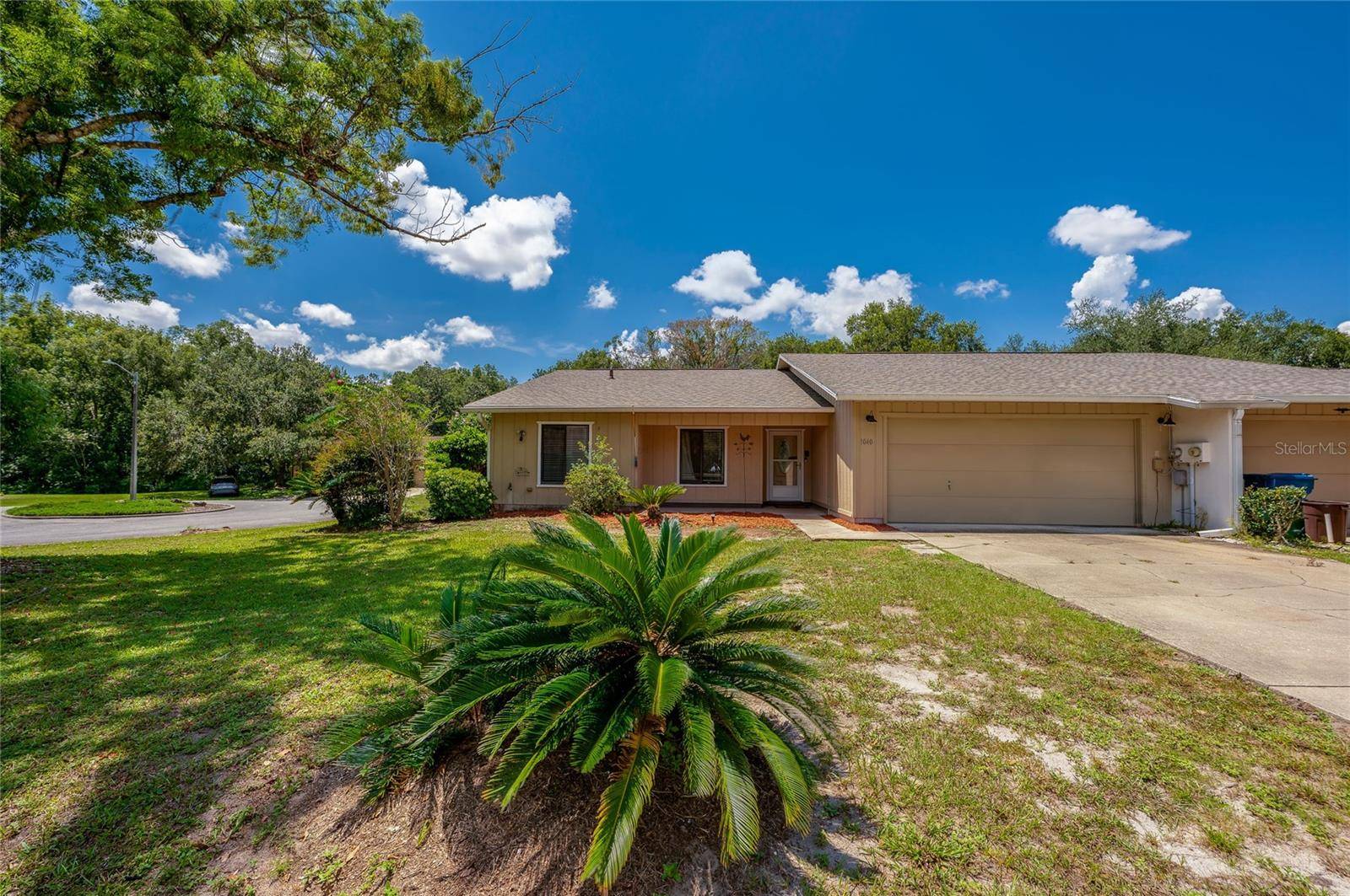 1040 W VILLAGE GREEN RD, Deland, FL 32720