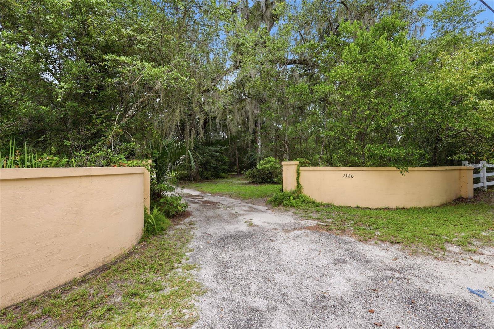1320 W TAYLOR RD, Deland, FL 32720